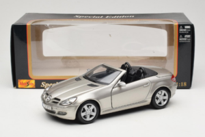 Mercedes SLK R171 Bronze Claro Metalizado Maisto 1:18 31674-R1 Metal - imagem 8 de 8