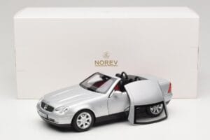 Mercedes SLK R170 Brilliant Silver Norev 1:18 183020 Metal - imagem 9 de 9