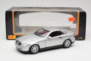 Mercedes SLK R170 Roadster Prateado Maisto 1:18 31674 Metal - imagem 2 de 9