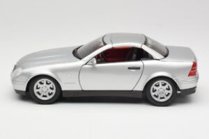 Mercedes SLK R170 Roadster Prateado Maisto 1:18 31674 Metal - imagem 3 de 9