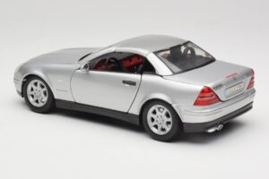 Mercedes SLK R170 Roadster Prateado Maisto 1:18 31674 Metal - imagem 4 de 9