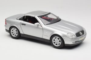Mercedes SLK R170 Roadster Prateado Maisto 1:18 31674 Metal - imagem 6 de 9