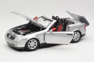 Mercedes SLK R170 Roadster Prateado Maisto 1:18 31674 Metal - imagem 8 de 9