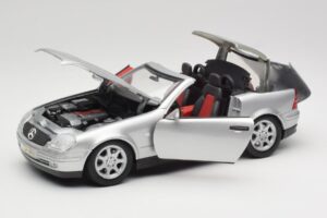 Mercedes SLK R170 Roadster Prateado Maisto 1:18 31674 Metal - imagem 9 de 9