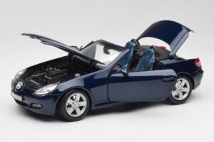Mercedes SLK R171 Azul Maisto 1:18 B66962190 Metal - imagem 2 de 8