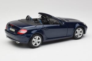 Mercedes SLK R171 Azul Maisto 1:18 B66962190 Metal - imagem 3 de 8