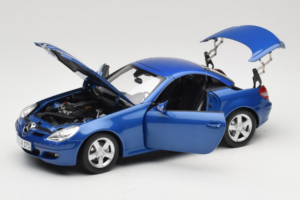 Mercedes SLK R171 Blue Metallic Minichamps 1:18 100033131 Metal - imagem 2 de 11