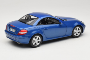 Mercedes SLK R171 Blue Metallic Minichamps 1:18 100033131 Metal - imagem 4 de 11