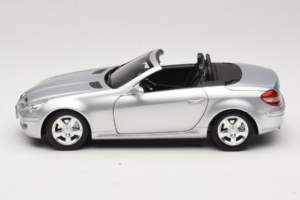 Mercedes SLK R171 Prata Minichamps 1:18 B66962318 Metal - imagem 4 de 9