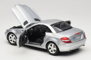 Mercedes SLK R171 Prata Minichamps 1:18 B66962318 Metal - imagem 5 de 9
