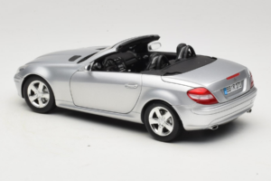 Mercedes SLK R171 Prata Minichamps 1:18 B66962318 Metal - imagem 8 de 9