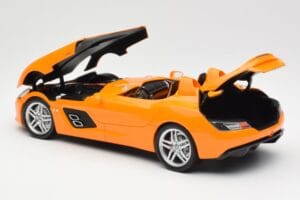 Mercedes SLR McLaren C199 Stirling Moss AMG Solarbeam Metallic Minichamps 1:18 100038400 Metal - imagem 5 de 8