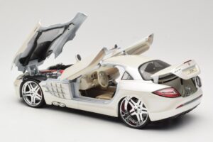 Mercedes SLR McLaren C199 Branco Maisto 1:18 31068 Metal - imagem 5 de 8