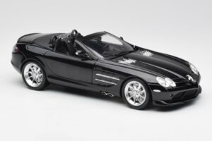 Mercedes SLR McLaren Roadster R199 Crystal Galaxit Preto Minichamps 1:18 B66961004 Metal - imagem 6 de 8