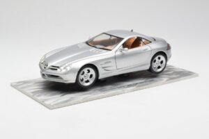 Mercedes SLR Vision Prata Edição Limitada Com Base de Alumínio Bburago 1:18 B66962102 Metal
