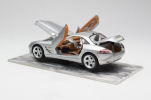 Mercedes SLR Vision Prata Edição Limitada Com Base de Alumínio Bburago 1:18 B66962102 Metal - imagem 5 de 8