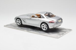 Mercedes SLR Vision Prata Edição Limitada Com Base de Alumínio Bburago 1:18 B66962102 Metal - imagem 7 de 8