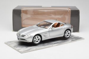 Mercedes SLR Vision Prata Edição Limitada Com Base de Alumínio Bburago 1:18 B66962102 Metal - imagem 8 de 8