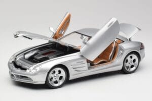 Mercedes SLR Vision Liquid Prata Maisto 1:18 B66962101 Metal - imagem 2 de 8
