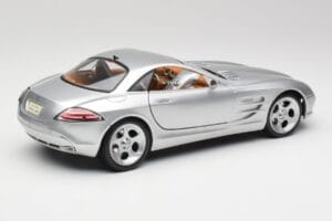 Mercedes SLR Vision Liquid Prata Maisto 1:18 B66962101 Metal - imagem 3 de 8
