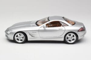 Mercedes SLR Vision Liquid Prata Maisto 1:18 B66962101 Metal - imagem 4 de 8