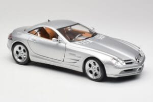 Mercedes SLR Vision Liquid Prata Maisto 1:18 B66962101 Metal - imagem 6 de 8