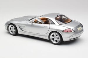 Mercedes SLR Vision Liquid Prata Maisto 1:18 B66962101 Metal - imagem 7 de 8