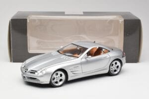 Mercedes SLR Vision Liquid Prata Maisto 1:18 B66962101 Metal - imagem 8 de 8