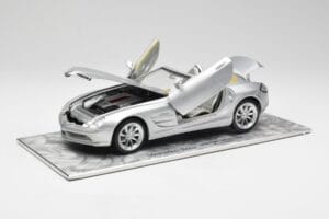 Mercedes SLR Vision Roadster Liquid Prata Maisto 1:18 B66963208 Metal - imagem 2 de 8