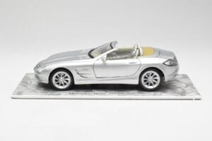 Mercedes SLR Vision Roadster Liquid Prata Maisto 1:18 B66963208 Metal - imagem 4 de 8