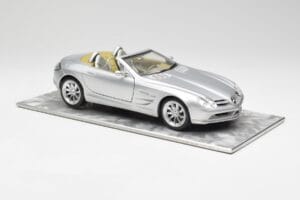 Mercedes SLR Vision Roadster Liquid Prata Maisto 1:18 B66963208 Metal - imagem 6 de 8
