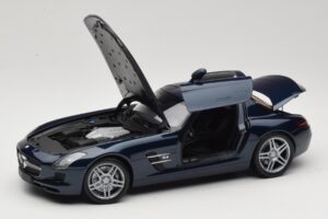 Mercedes SLS AMG C197 Blue Metallic Minichamps 1:18 100039021 Metal - imagem 2 de 8