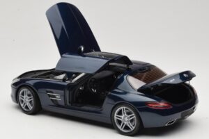 Mercedes SLS AMG C197 Blue Metallic Minichamps 1:18 100039021 Metal - imagem 5 de 8
