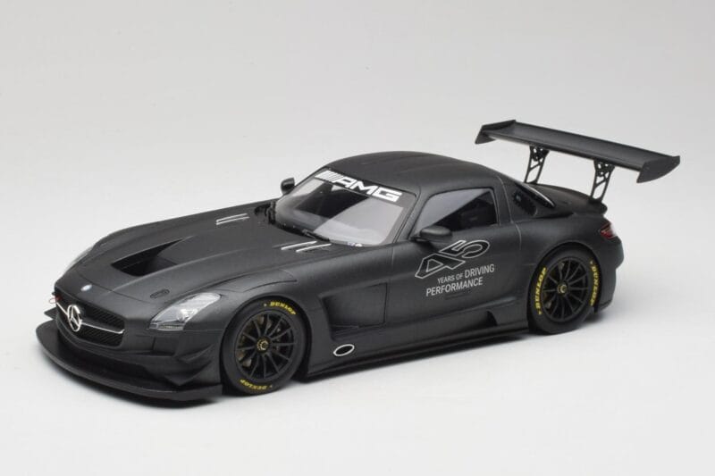 Mercedes AMG SLS C197 GT3 45 Anos de Driving Performance Minichamps 1:18 151133100 Metal