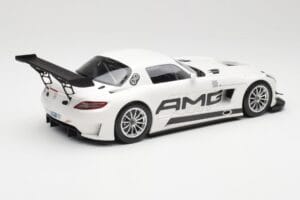 Mercedes AMG SLS C197 GT3 Street Branco Minichamps 1:18 151123107 Metal - imagem 2 de 6
