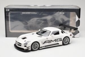 Mercedes AMG SLS C197 GT3 Street Branco Minichamps 1:18 151123107 Metal - imagem 6 de 6