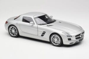 Mercedes SLS AMG C197 Iridium Prata Minichamps 1:18 100039026 Metal - imagem 6 de 8
