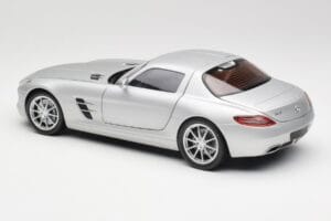 Mercedes SLS AMG C197 Iridium Prata Minichamps 1:18 100039026 Metal - imagem 7 de 8