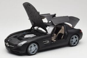 Mercedes SLS AMG C197 Matte Black Minichamps 1:18 100039027 Metal - imagem 2 de 8