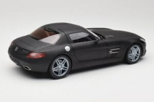 Mercedes SLS AMG C197 Matte Black Minichamps 1:18 100039027 Metal - imagem 3 de 8