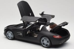 Mercedes SLS AMG C197 Matte Black Minichamps 1:18 100039027 Metal - imagem 5 de 8