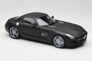 Mercedes SLS AMG C197 Matte Black Minichamps 1:18 100039027 Metal - imagem 6 de 8