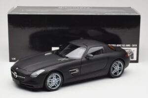 Mercedes SLS AMG C197 Matte Black Minichamps 1:18 100039027 Metal - imagem 8 de 8