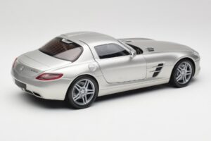 Mercedes SLS AMG C197 Matt Prata Minichamps 1:18 100039029 Metal - imagem 3 de 8