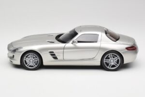Mercedes SLS AMG C197 Matt Prata Minichamps 1:18 100039029 Metal - imagem 4 de 8