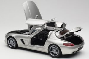 Mercedes SLS AMG C197 Matt Prata Minichamps 1:18 100039029 Metal - imagem 5 de 8