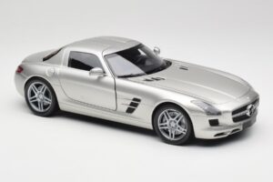 Mercedes SLS AMG C197 Matt Prata Minichamps 1:18 100039029 Metal - imagem 6 de 8