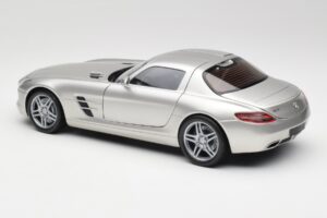 Mercedes SLS AMG C197 Matt Prata Minichamps 1:18 100039029 Metal - imagem 7 de 8