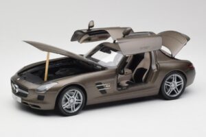 Mercedes SLS AMG C197 Monza Cinzento Minichamps 1:18 B66960044 Metal - imagem 2 de 8
