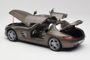 Mercedes SLS AMG C197 Monza Cinzento Minichamps 1:18 B66960044 Metal - imagem 5 de 8